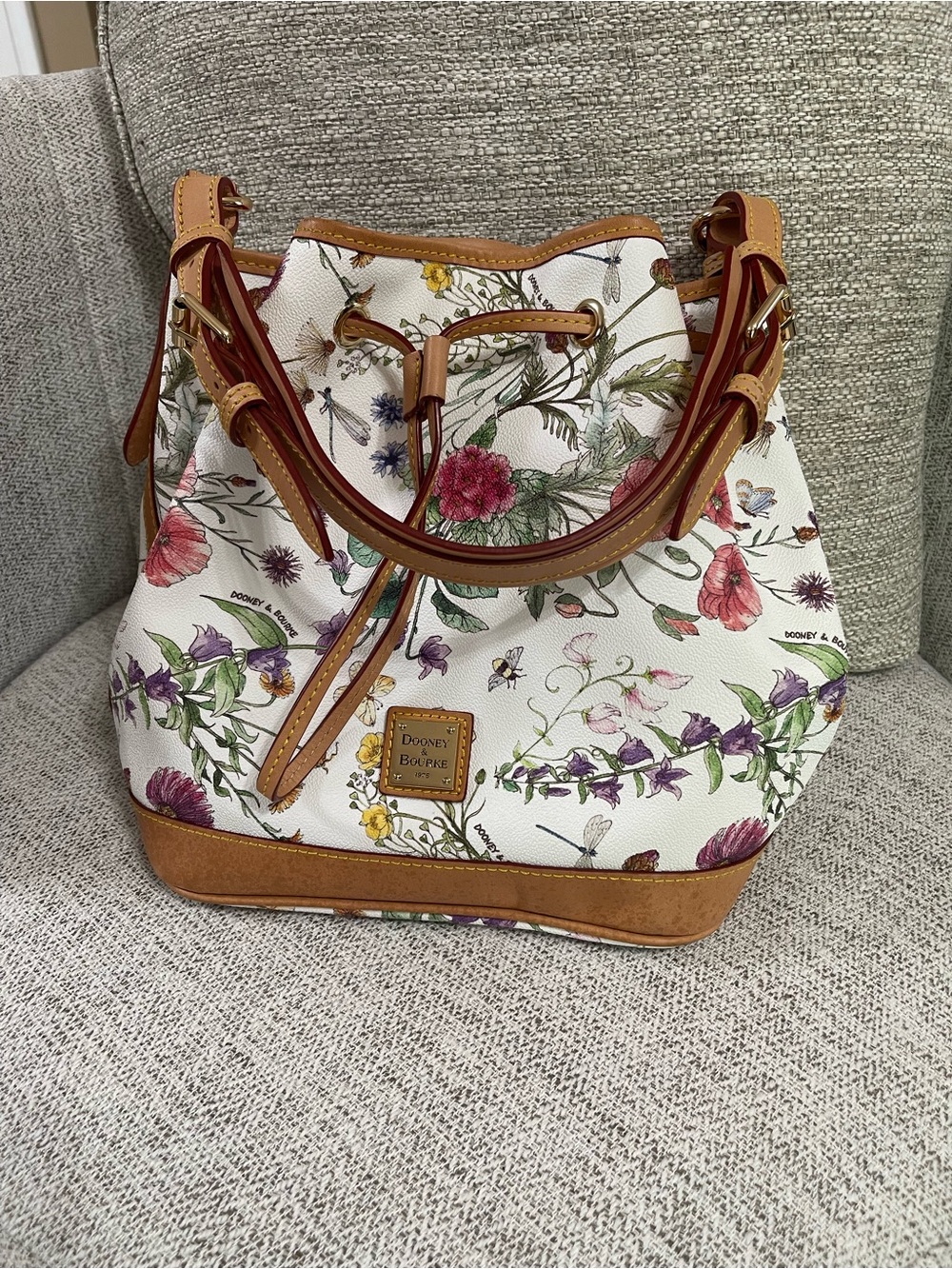 Dooney & Bourke White Floral Drawstring Hobo with Tan Trim - Picture 2 of 6